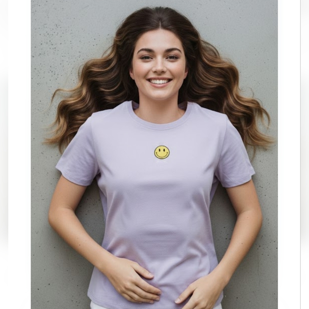 ✨️Free Add On ✨️Streetwear Society Lilac Tee - Smiley Face Logo -( Flaws) Size L